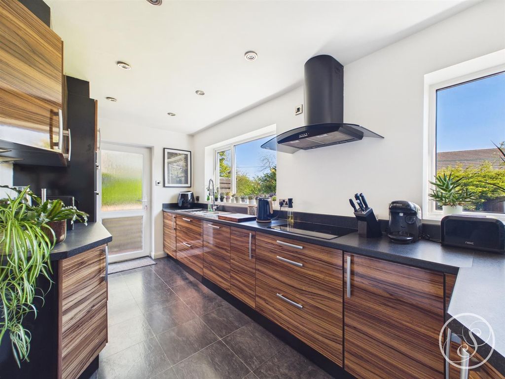 Property photo 2 of 34 Kitchen