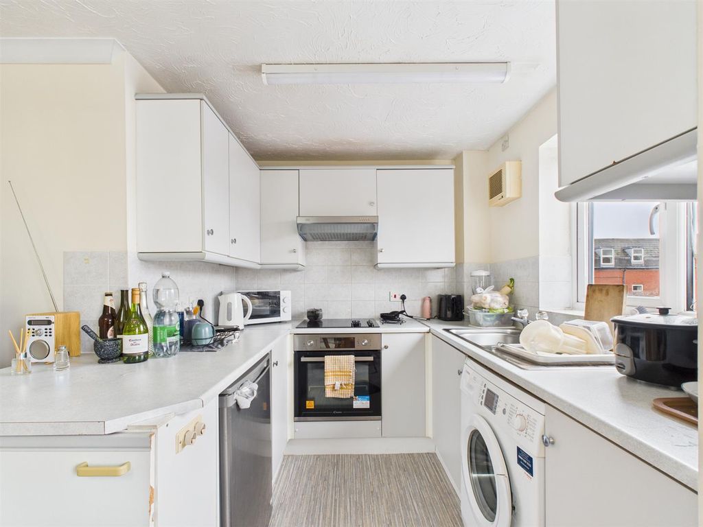 Property photo 2 of 8 Kitchen.Jpg