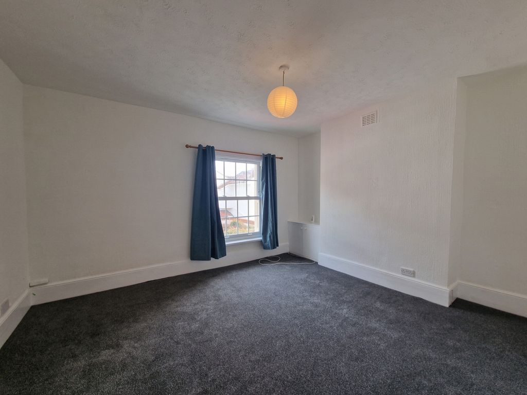 Property photo 3 of 7 Photo 6