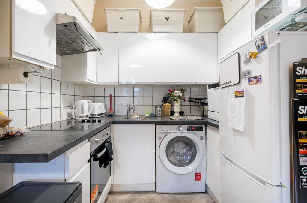 Property photo 3 of 12 Kitchen