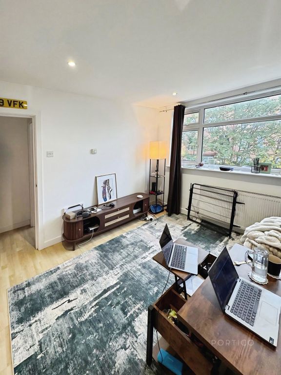 Property photo 3 of 11 Pbox-Img.Jpg