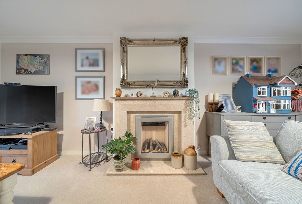 Property photo 2 of 13 1406983-12-697Cdf...