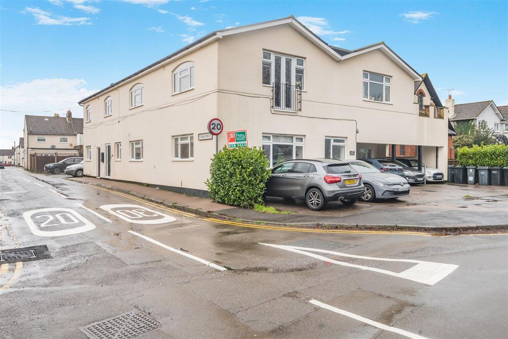 Property photo 1 of 13 8674495-Exterior03.Jpg