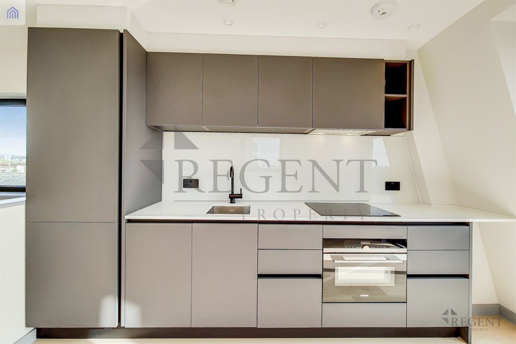 Property photo 3 of 13 Kitchen