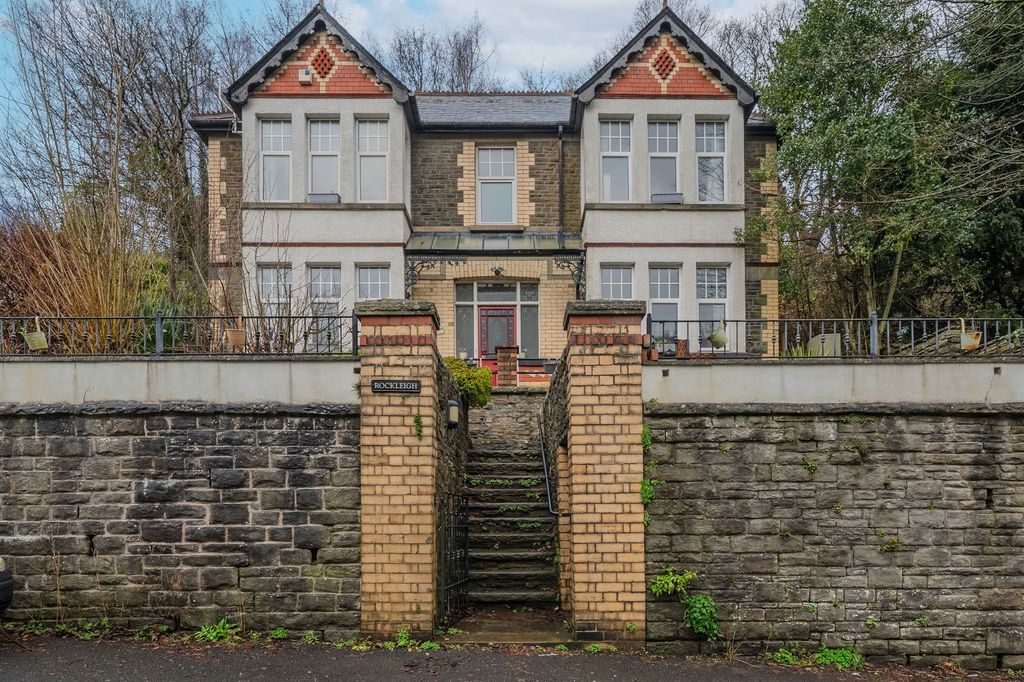 Property photo 3 of 41