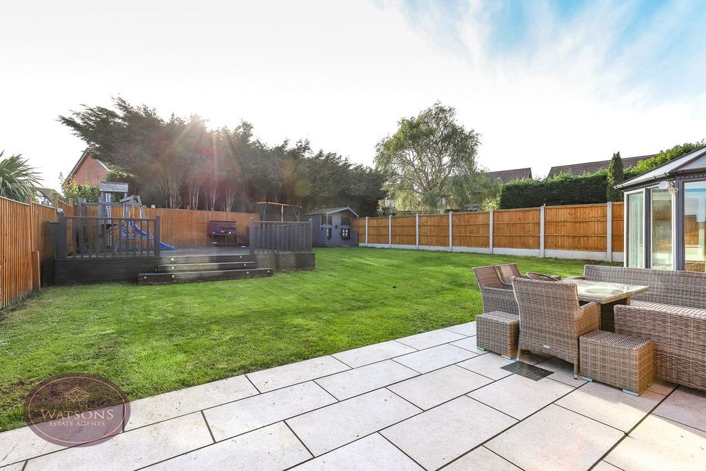 Property photo 2 of 32