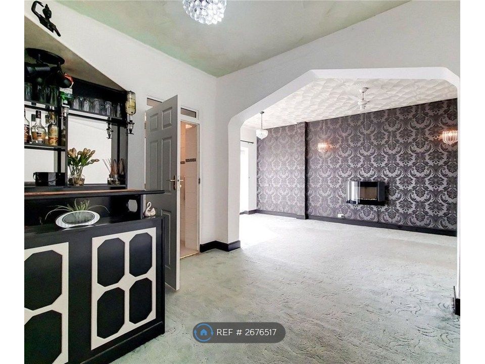 Property photo 2 of 25