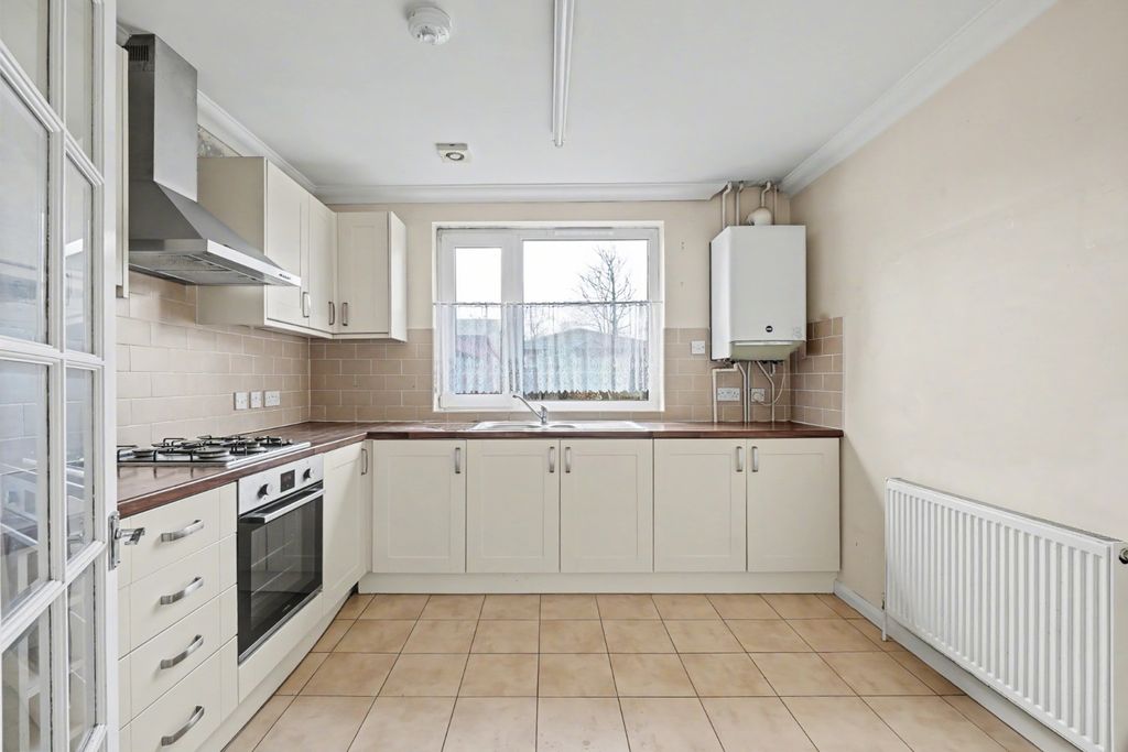 Property photo 2 of 13 4806345