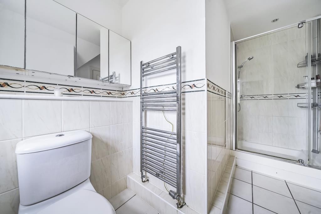 Property photo 3 of 10 Bathroom