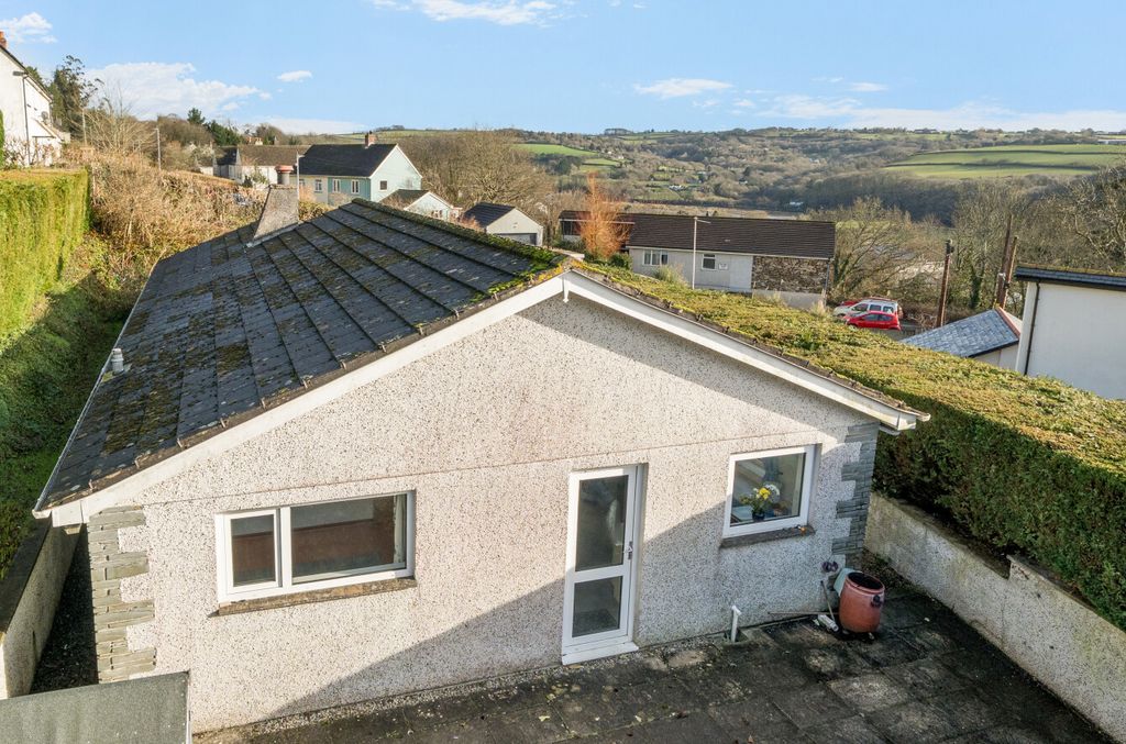 Property photo 3 of 19 3 - 1409368-1-698368B...