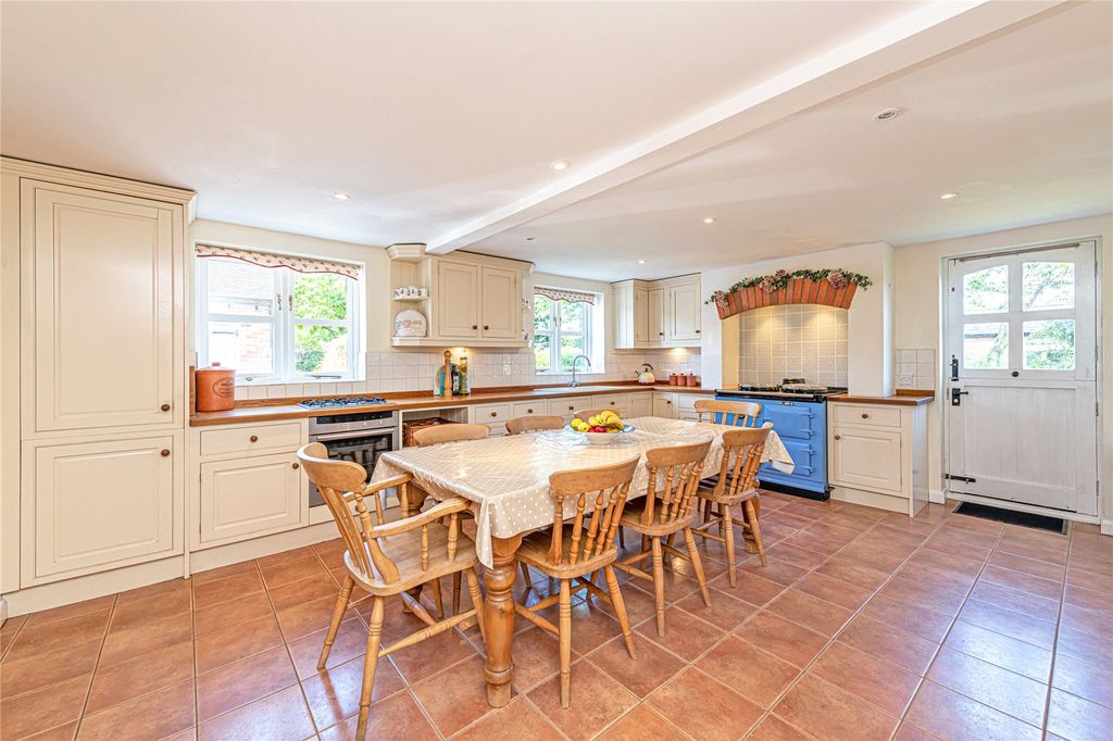 Property photo 3 of 27 Kitchen/Diner