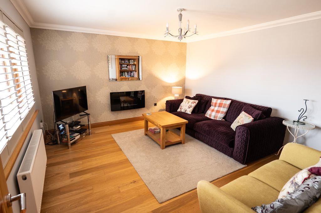 Property photo 2 of 34