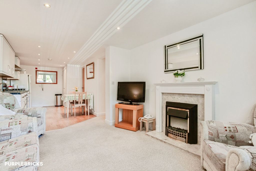 Property photo 1 of 16 Lounge / Kitchen
