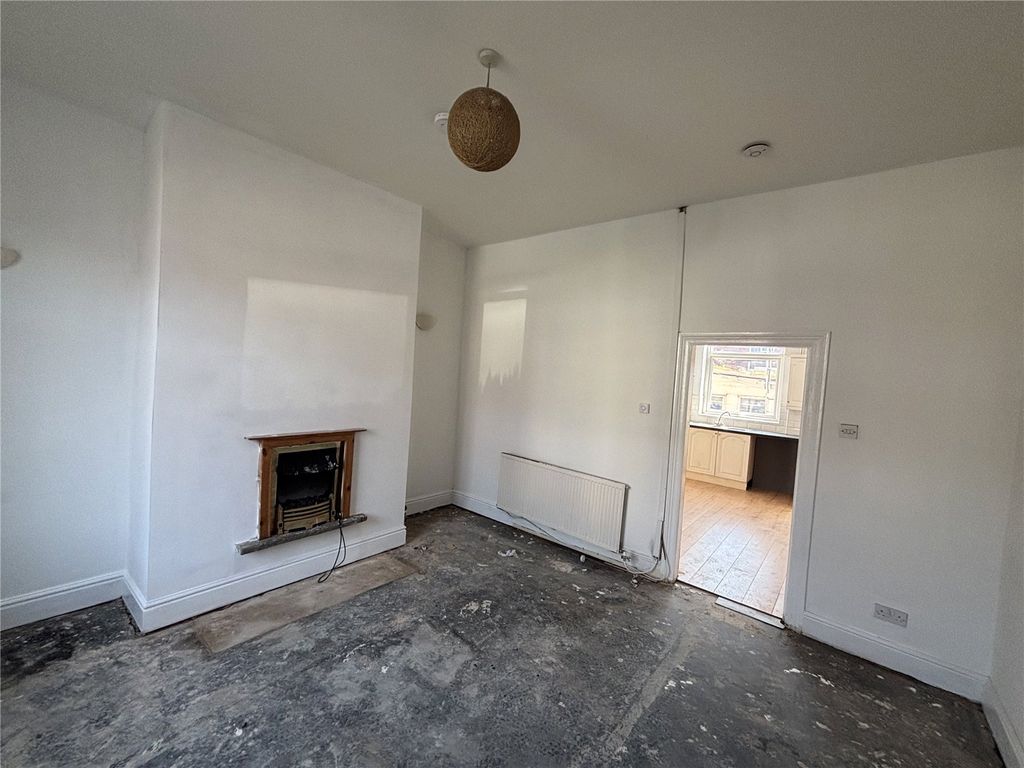 Property photo 2 of 11 Picture No. 12