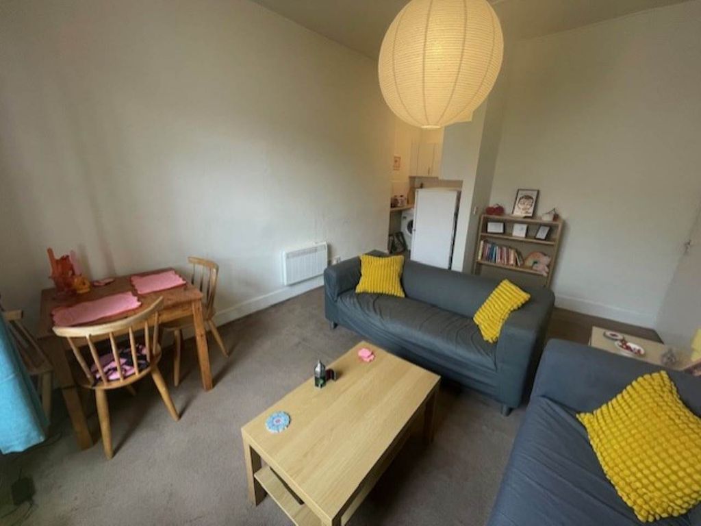 Property photo 3 of 7 Cf855F46-6c07-4Ec4-B661-6B669370225d