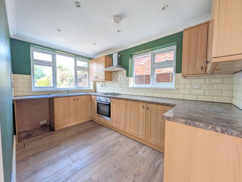 Property photo 3 of 18 Kitchen