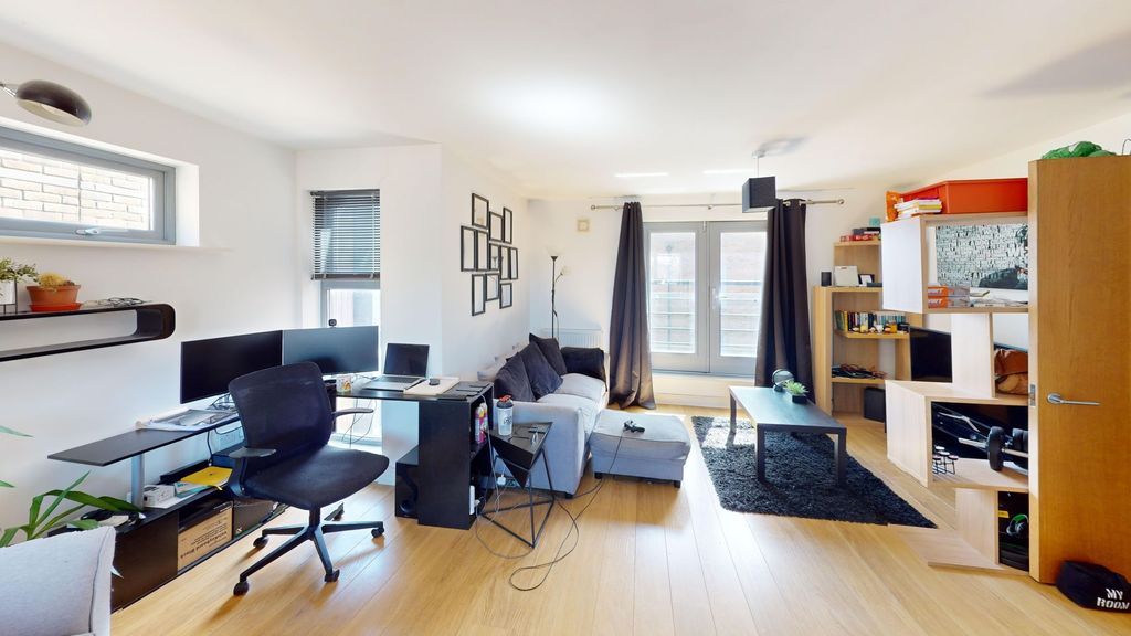 Property photo 2 of 6