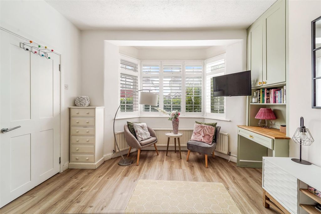 Property photo 2 of 29 Phyllis Avenue, 18 (15).Jpg