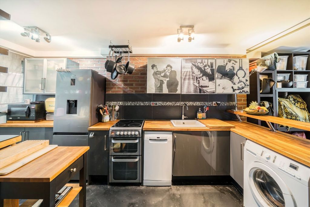 Property photo 2 of 8