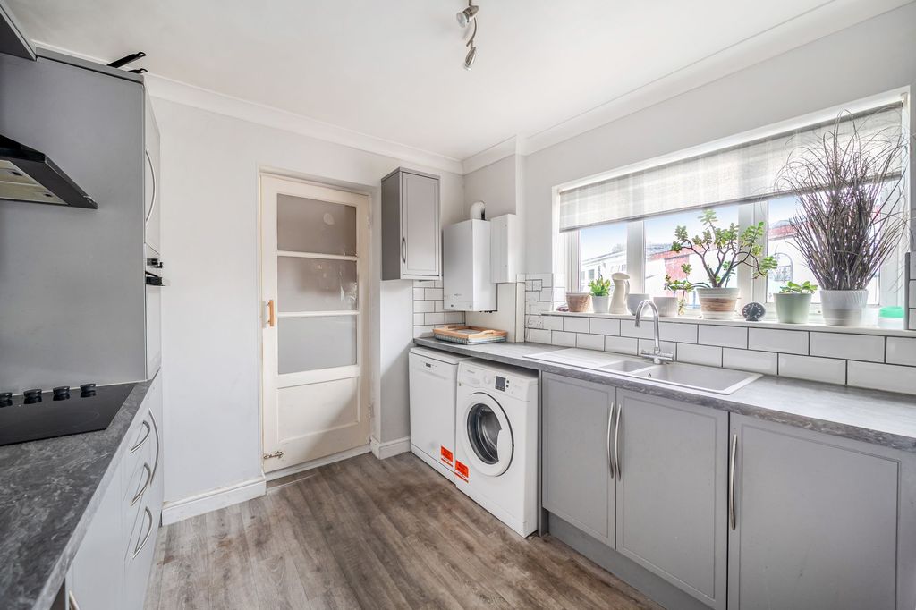 Property photo 3 of 15 Kitchen