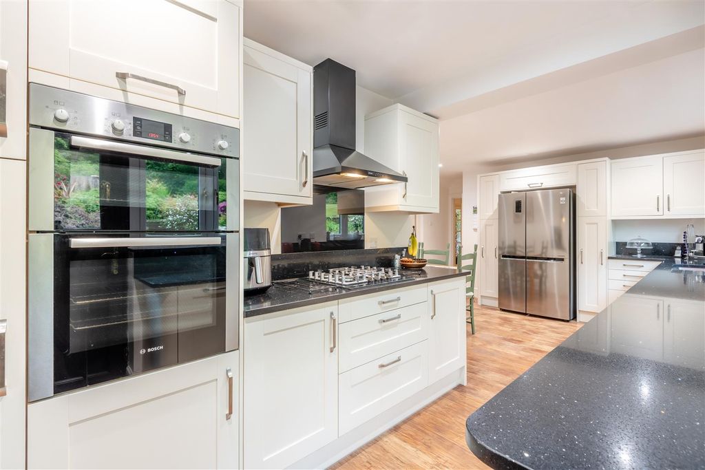 Property photo 3 of 26 8690087-Interior10.Jpg
