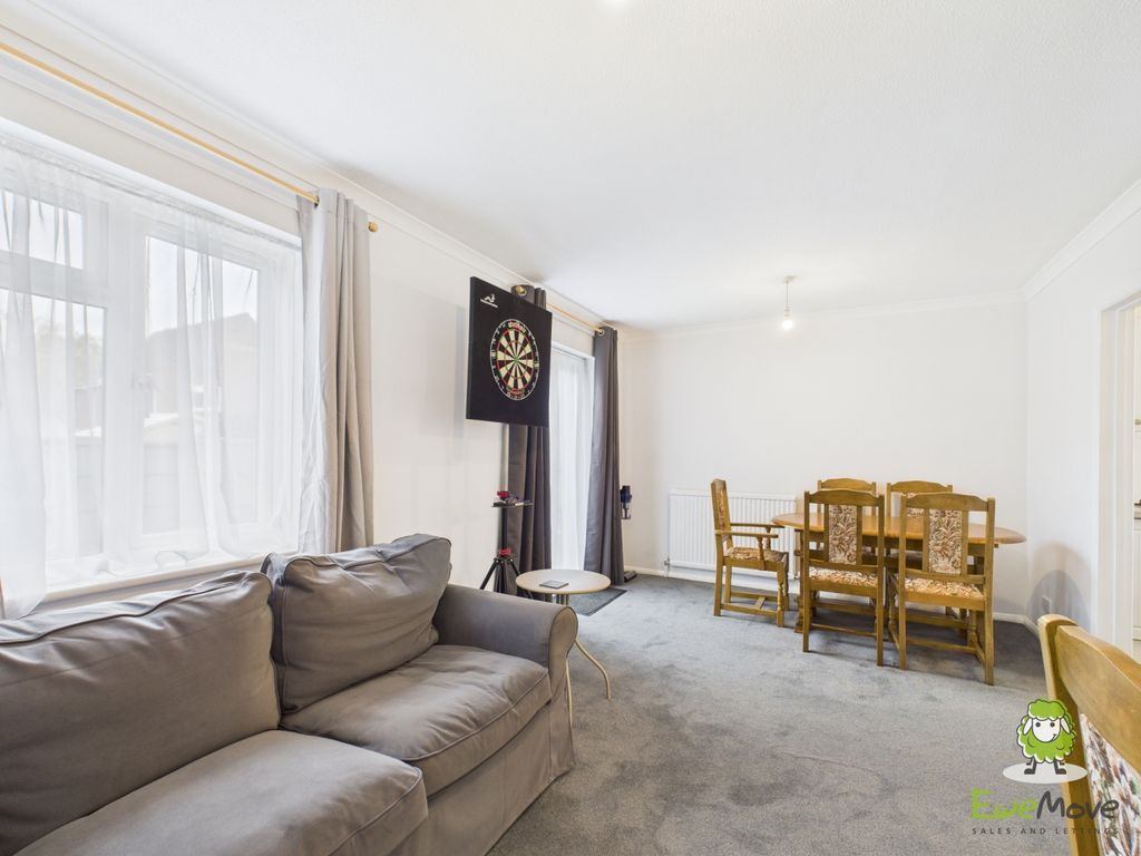 Property photo 3 of 11 Ewemove Estate Agents Basingstoke - Paterson Close