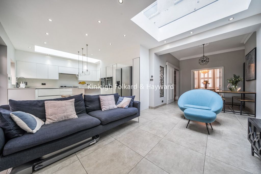 Property photo 2 of 33 Picture No. 22