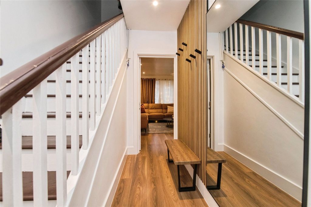 Property photo 2 of 11 Picture No. 21