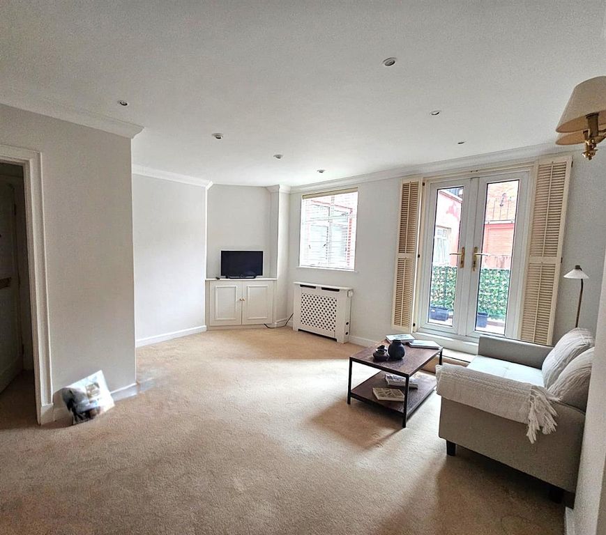 Property photo 2 of 6 Living Room .Jpeg