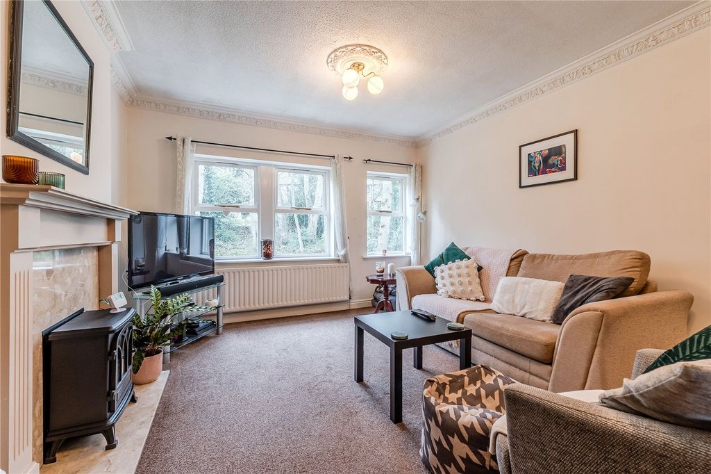 Property photo 3 of 10 Lounge