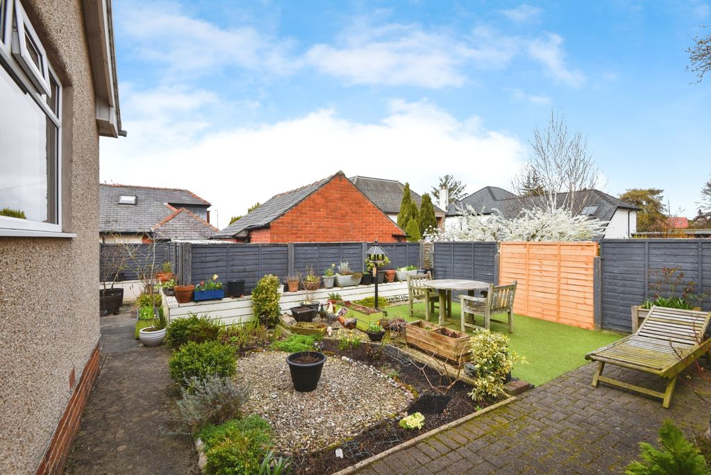 Property photo 2 of 20 17