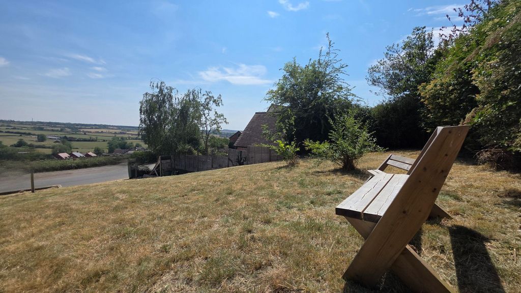 Property photo 2 of 31