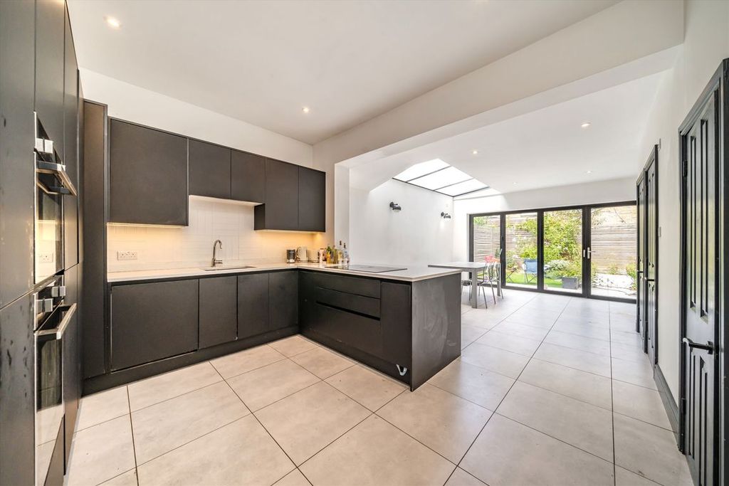Property photo 2 of 9