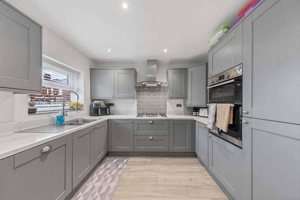 Property photo 3 of 23