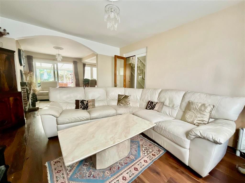 Property photo 1 of 20 Lounge