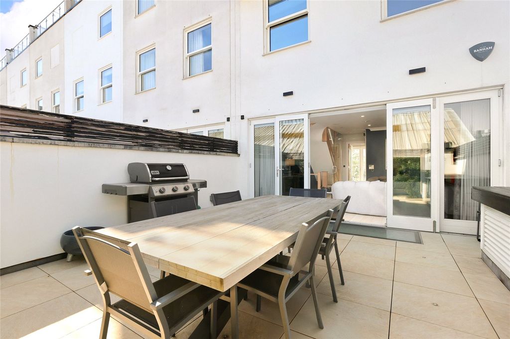 Property photo 3 of 15 Terrace