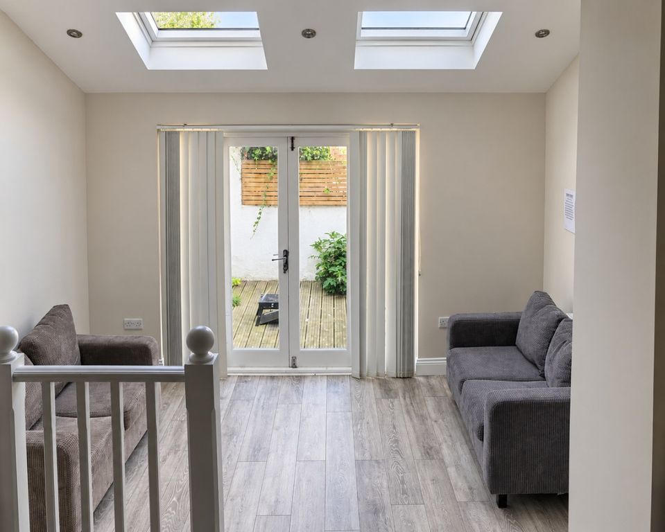 Property photo 3 of 8 4612352