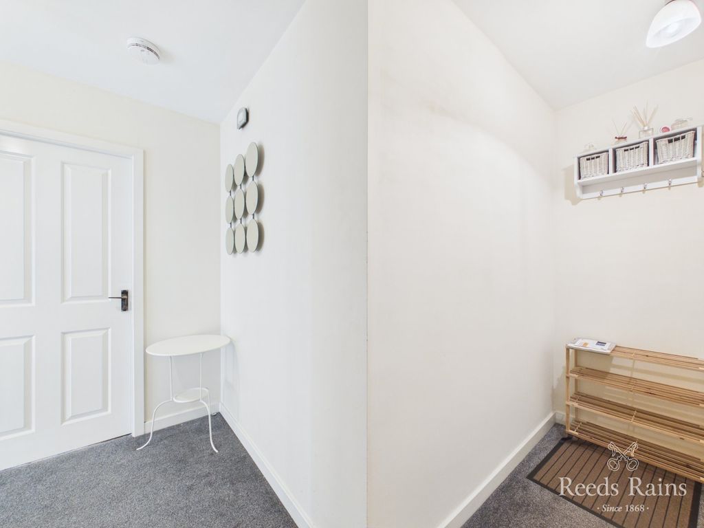 Property photo 3 of 19 Entrance Hall