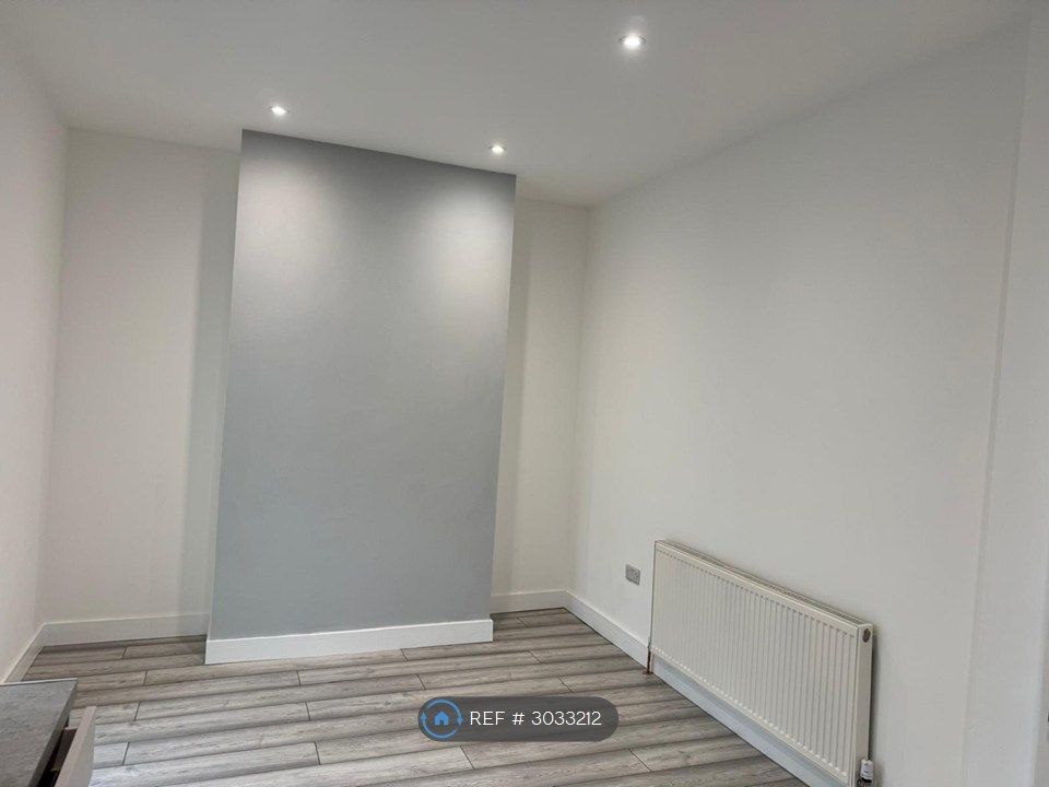 Property photo 3 of 10 Dining Area