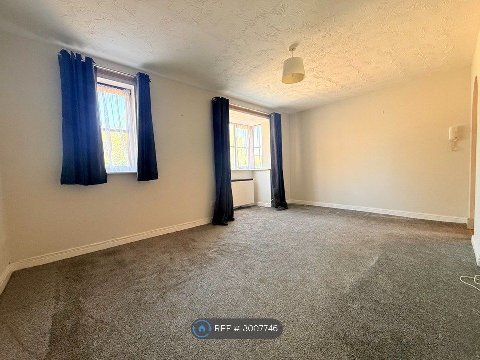 Property photo 3 of 6 Living Room