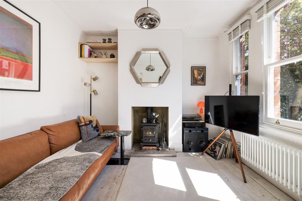 Property photo 2 of 29 Theydon Street, E17