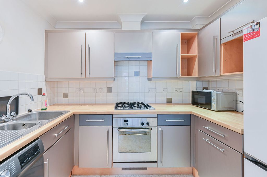 Property photo 2 of 18
