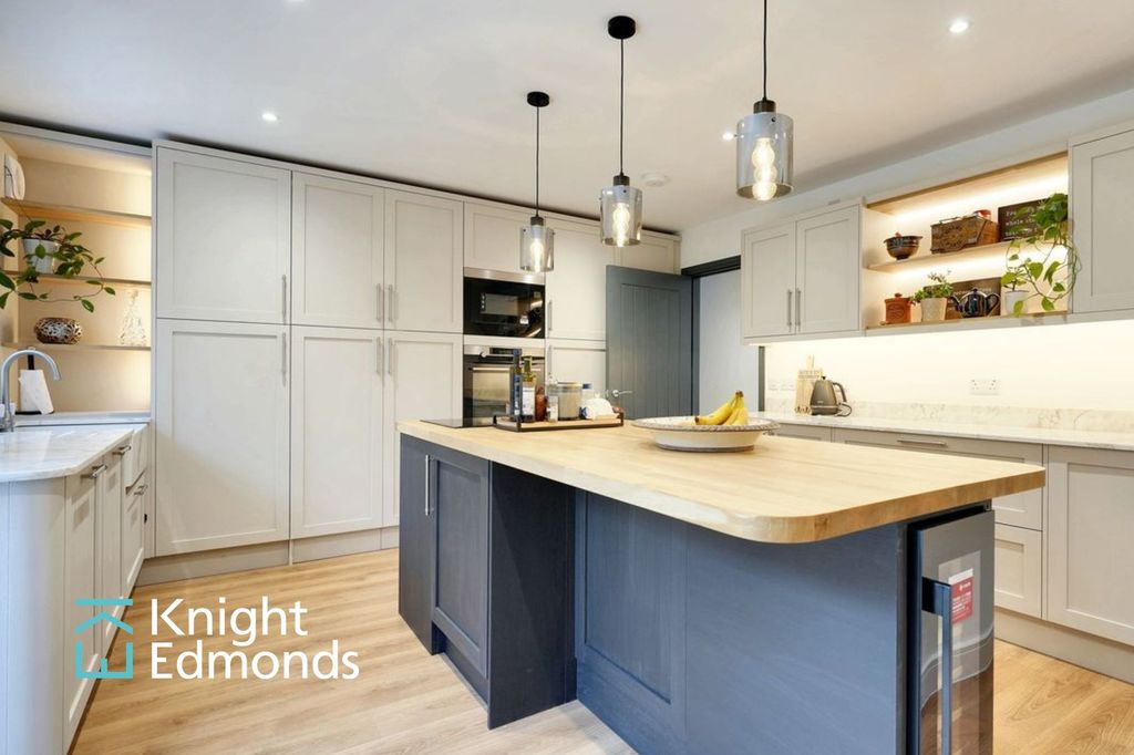 Property photo 3 of 24