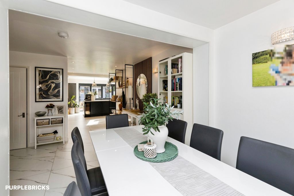 Property photo 3 of 25 Dining Area