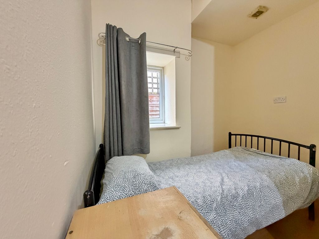 Property photo 2 of 7 Bedroom