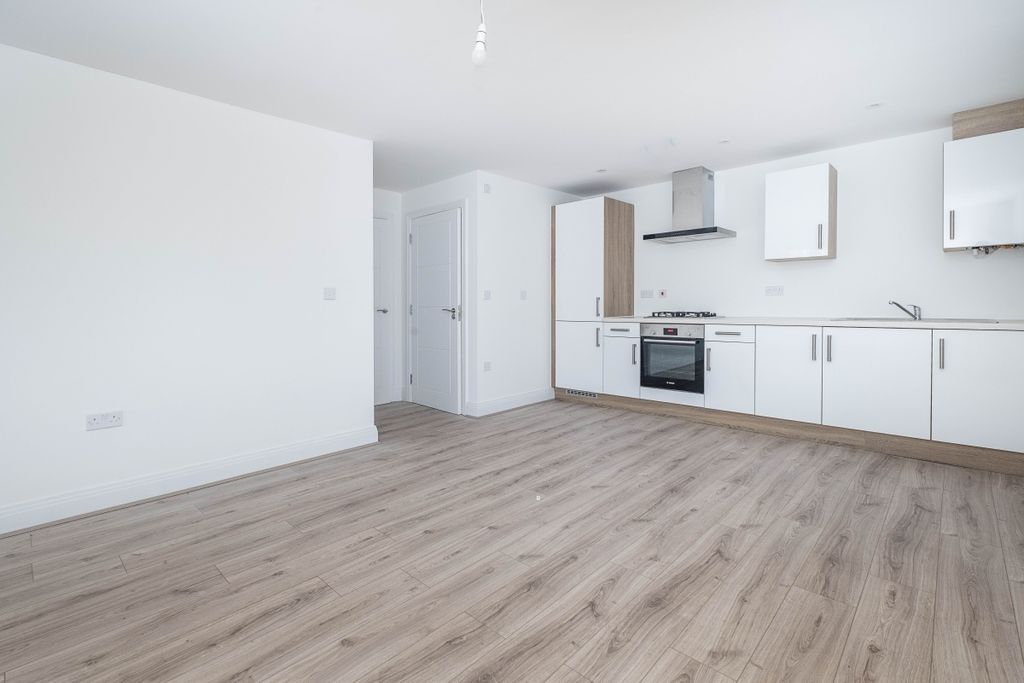 Property photo 3 of 7 8