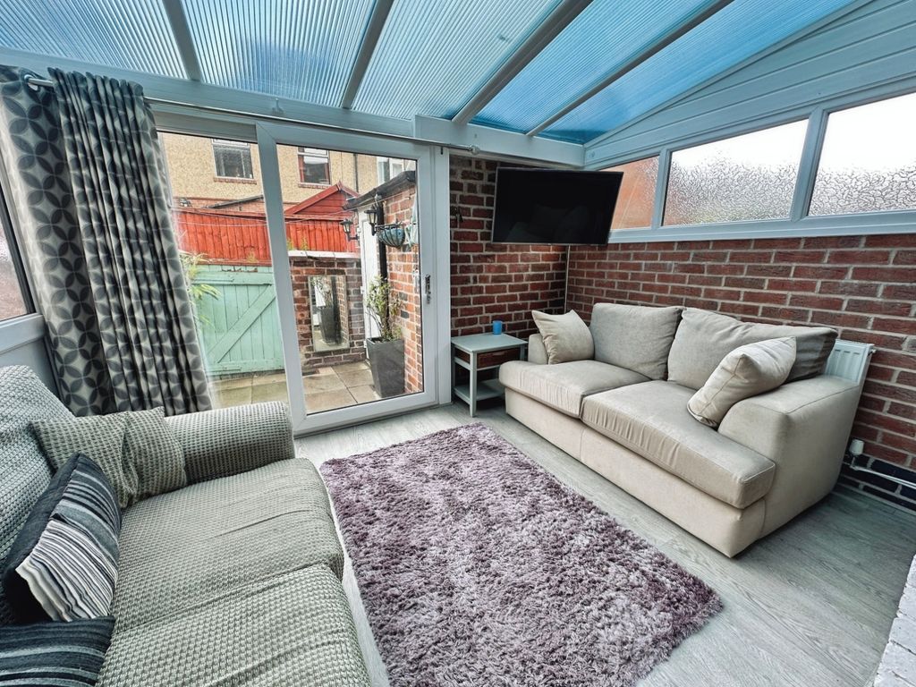 Property photo 2 of 19 Conservatory