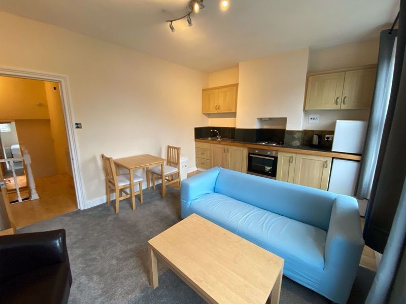 Property photo 3 of 10 Living Room/ Kitchen