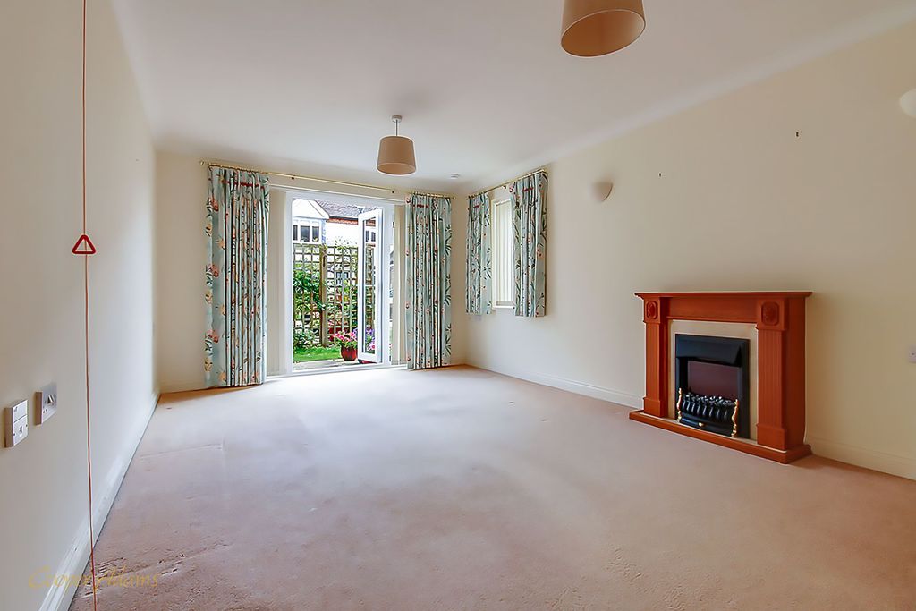 Property photo 3 of 12 Sitting Room