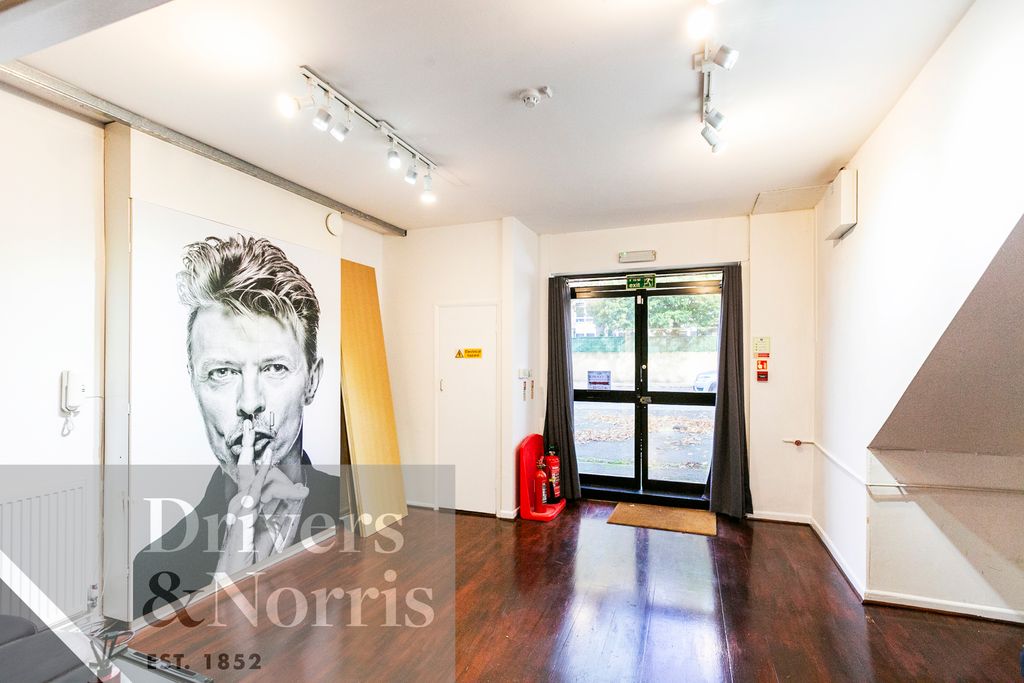 Property photo 2 of 24